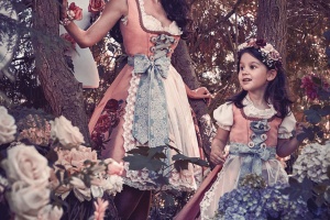 Hand- & maßgefertigte Mutter-Tochter-Dirndl von "blumenmarie.de"