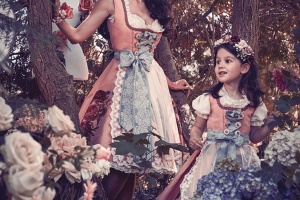 Hand- & maßgefertigte Mutter-Tochter-Dirndl von "blumenmarie.de"