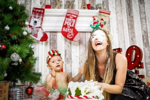 Cake Smash - Fotoshooting mit Kind - Weihnachten - Familie - Tortenschlacht - Fotostudio München - Fotograf Felikss Livschits-Francer - Mama Blog München