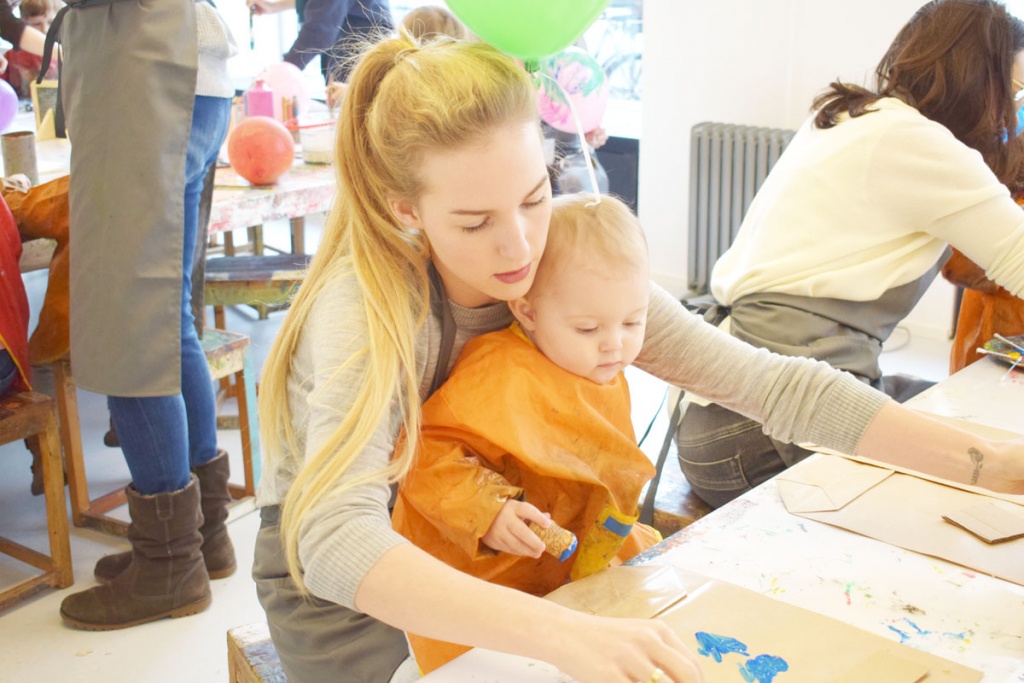 Kinderkunsthaus München Schwabing - Kreativwerkstatt - Ausflüge mit Kind - malen basteln diy - Tüten bedrucken - Mama Blog München