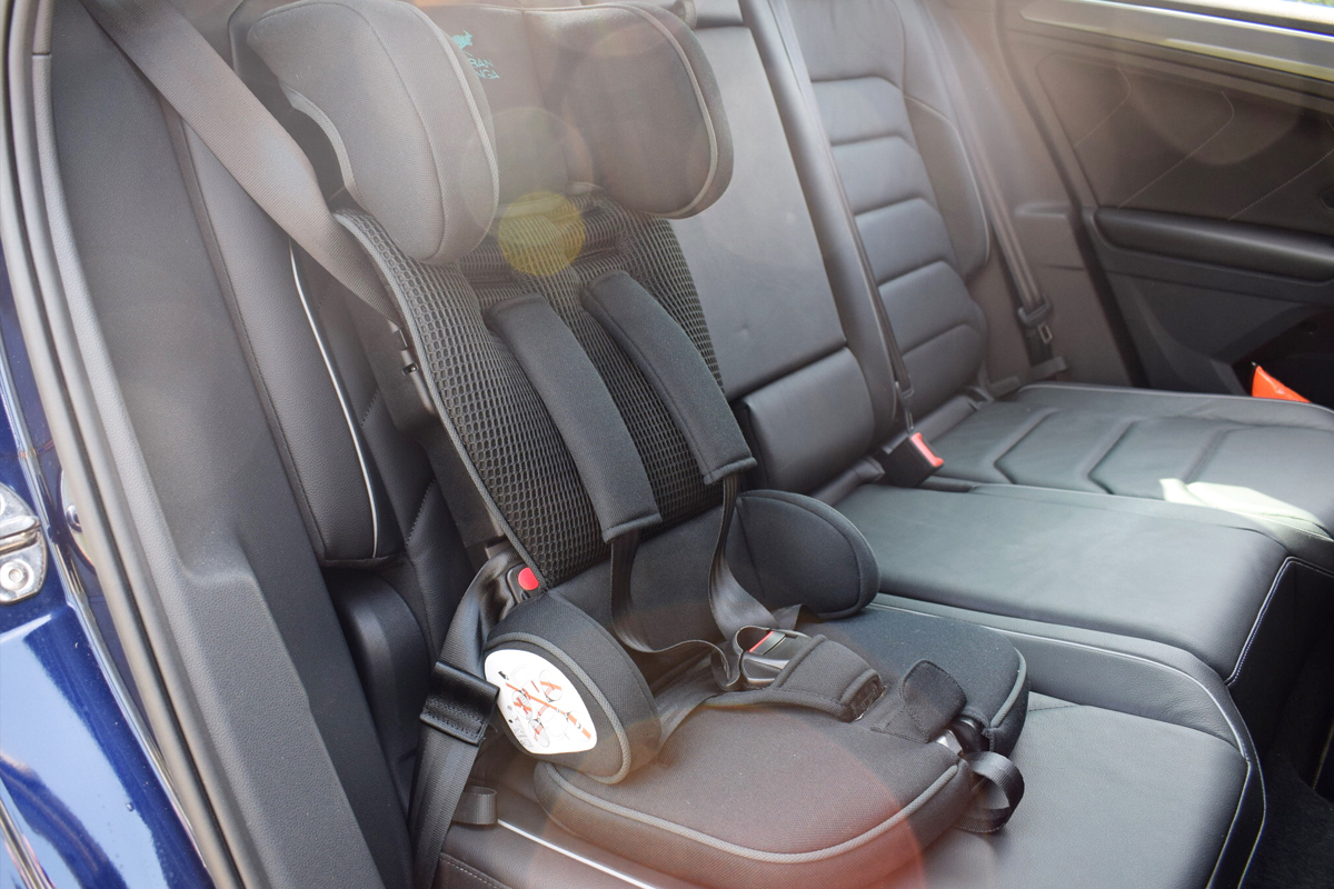 Urban Kanga - Faltbarer tragbarer Autositz für Kinder - Kinderautositz - Mama Blog München 4