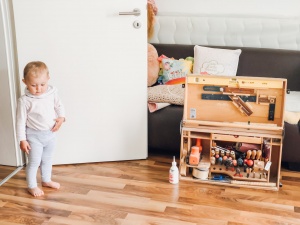DIY Hausbett Floor Bed selber bauen Maria Montessori Bauanleitung Mama Blog München - house bed build yourself construction manual FamilyblogIMG_8999