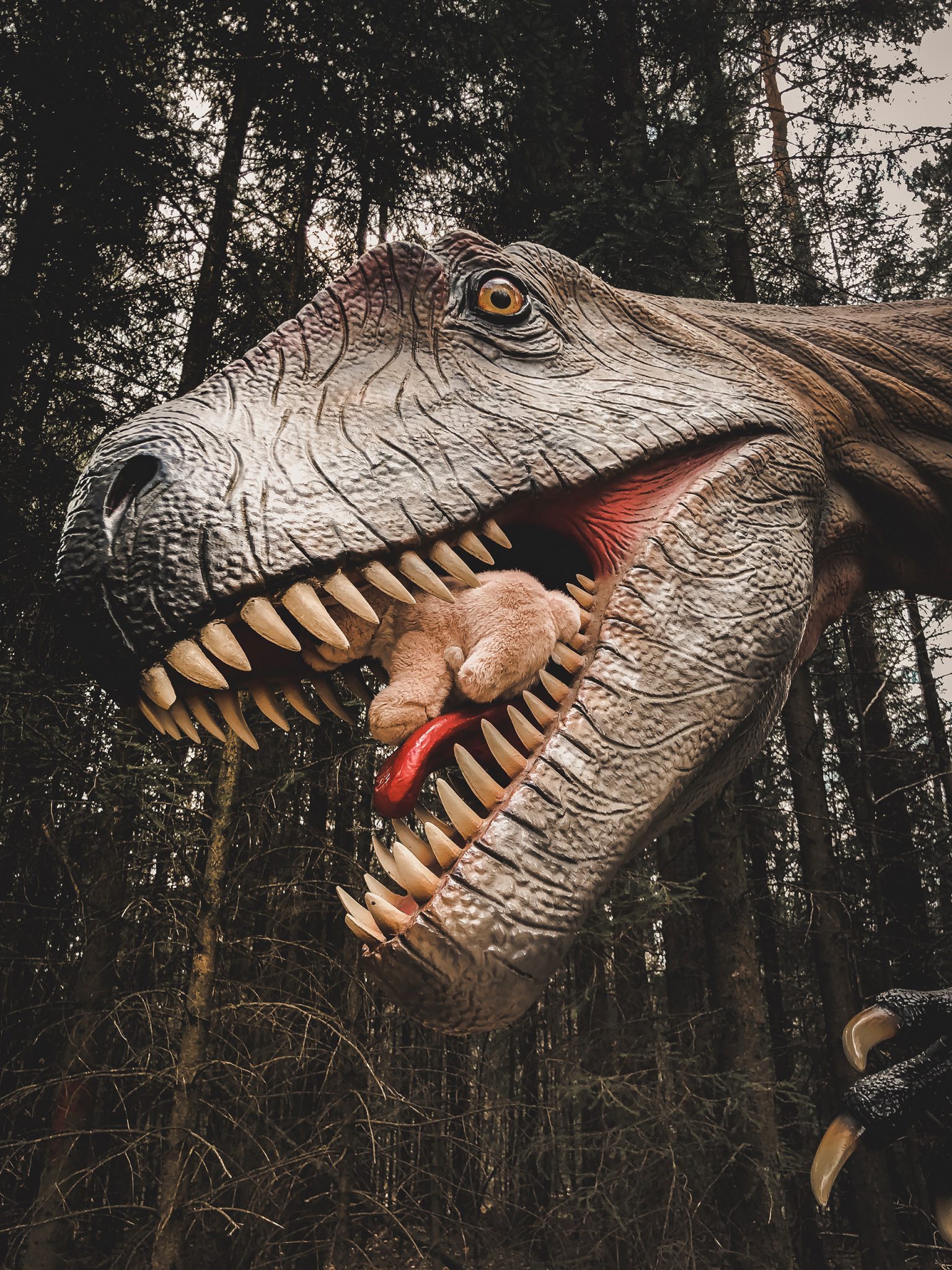 Dinosaurier Park im Altmühltal - Parkgelände mit Urzeittieren, Spielplatz, Skelette ausgraben und Shop - Mama Blog München 11