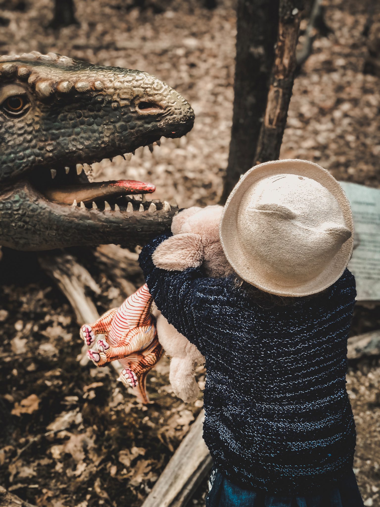 Dinosaurier Park im Altmühltal - Parkgelände mit Urzeittieren, Spielplatz, Skelette ausgraben und Shop - Mama Blog München 8